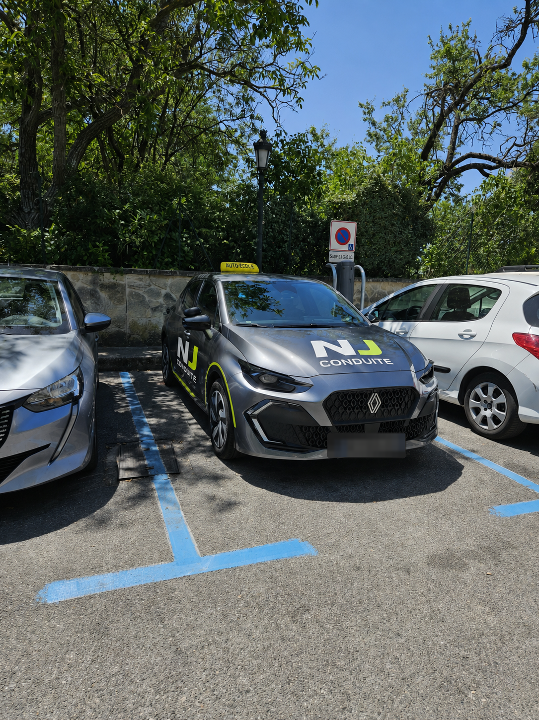 Voiture auto-école NJ Conduite